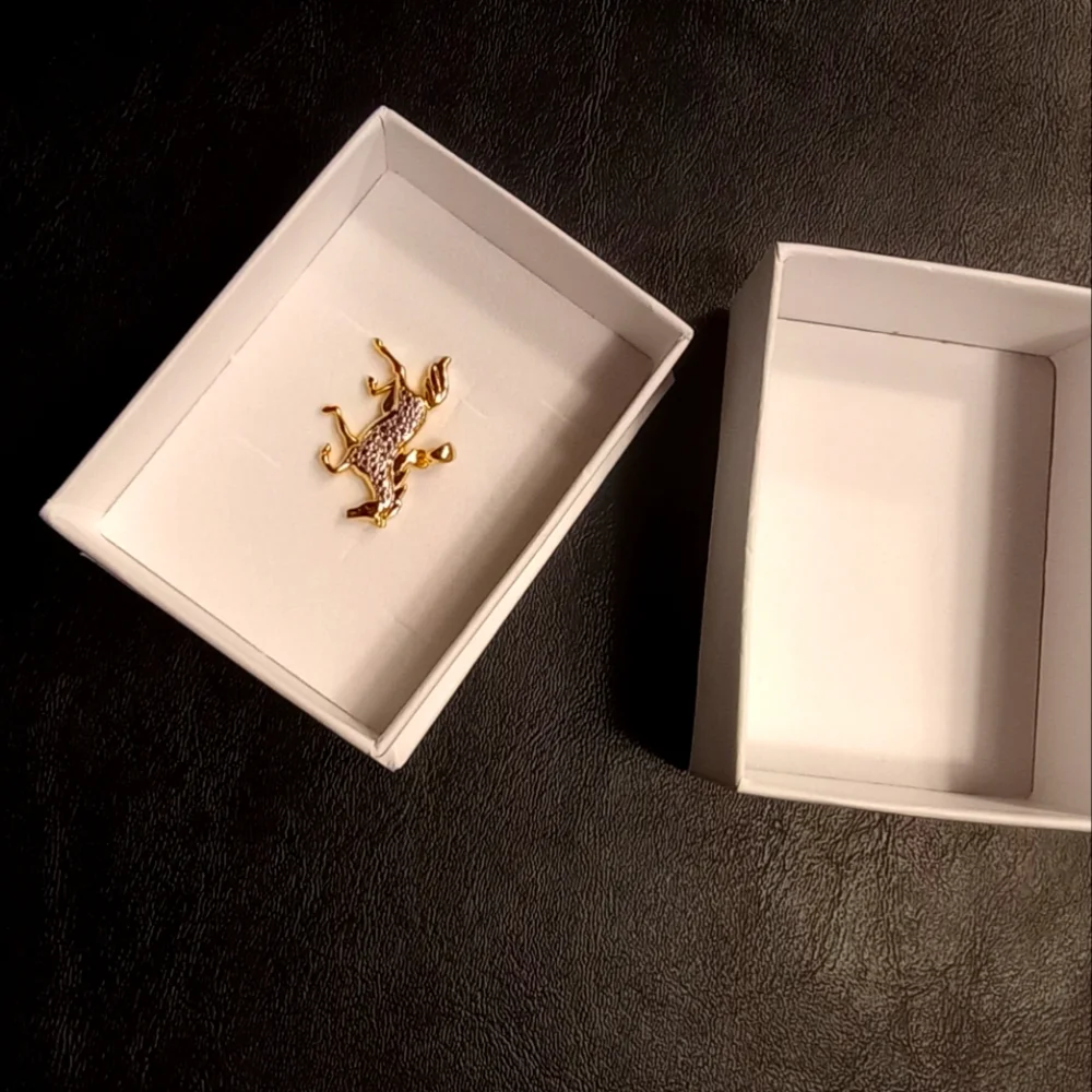 Diamond accent gold tone horse pendant - Picture 3 of 10